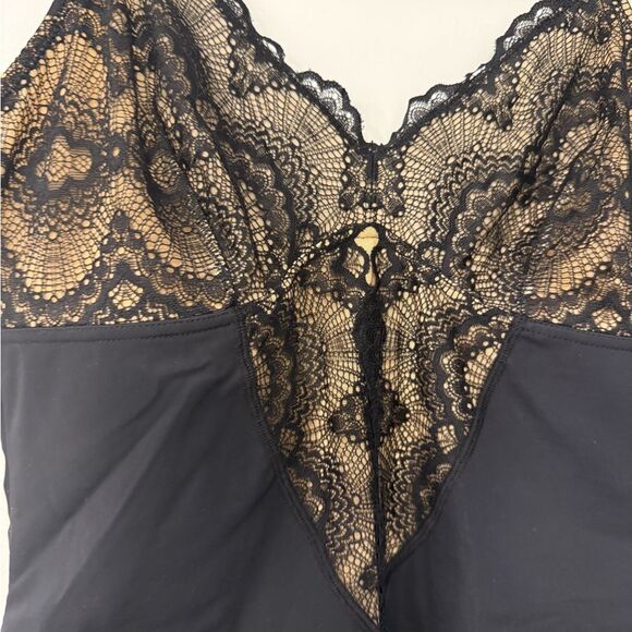 Pinsy Lace Shapewear Bodysuit - Picture 2 of 9